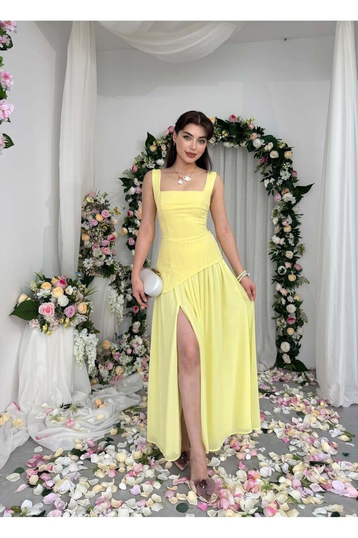 Luen Dress with Slit Detail